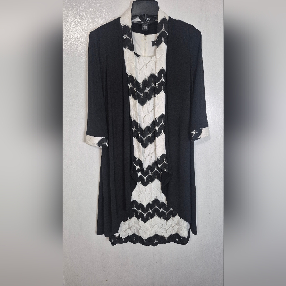 Black and White Chevron Dress with Cardigan By R&M Richards Size 6